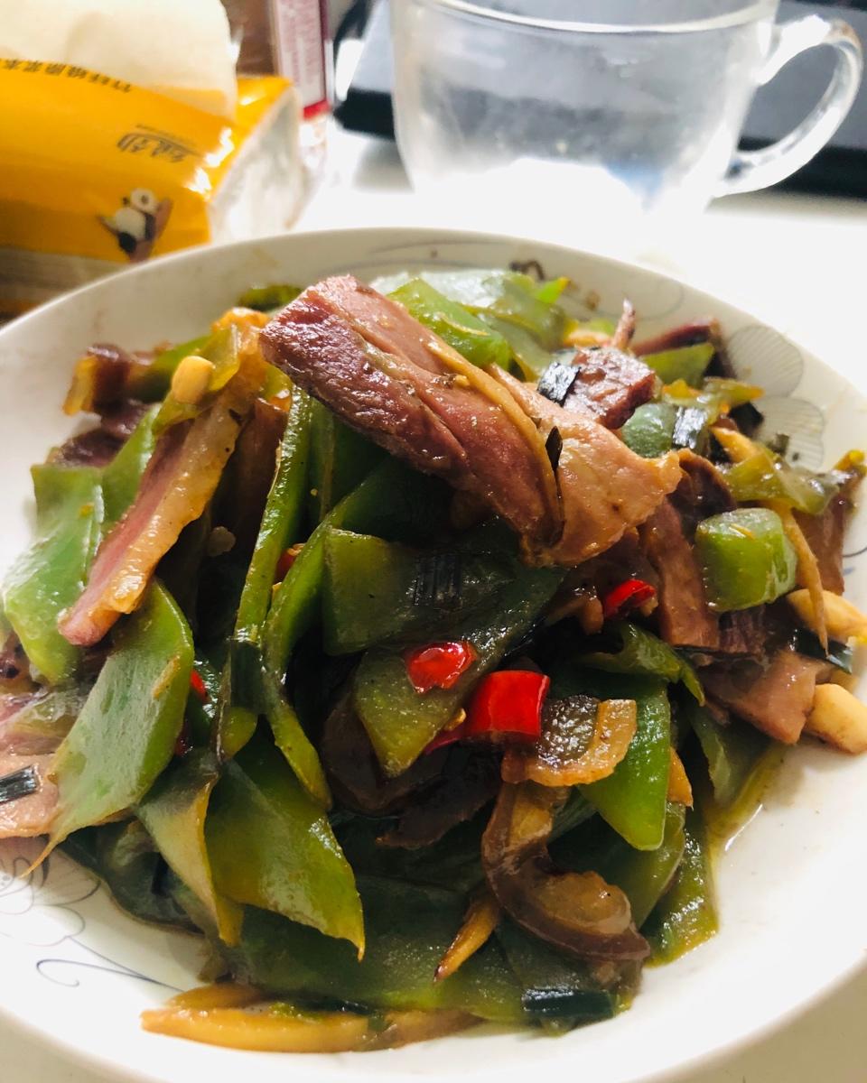 腊肉炒有机花菜