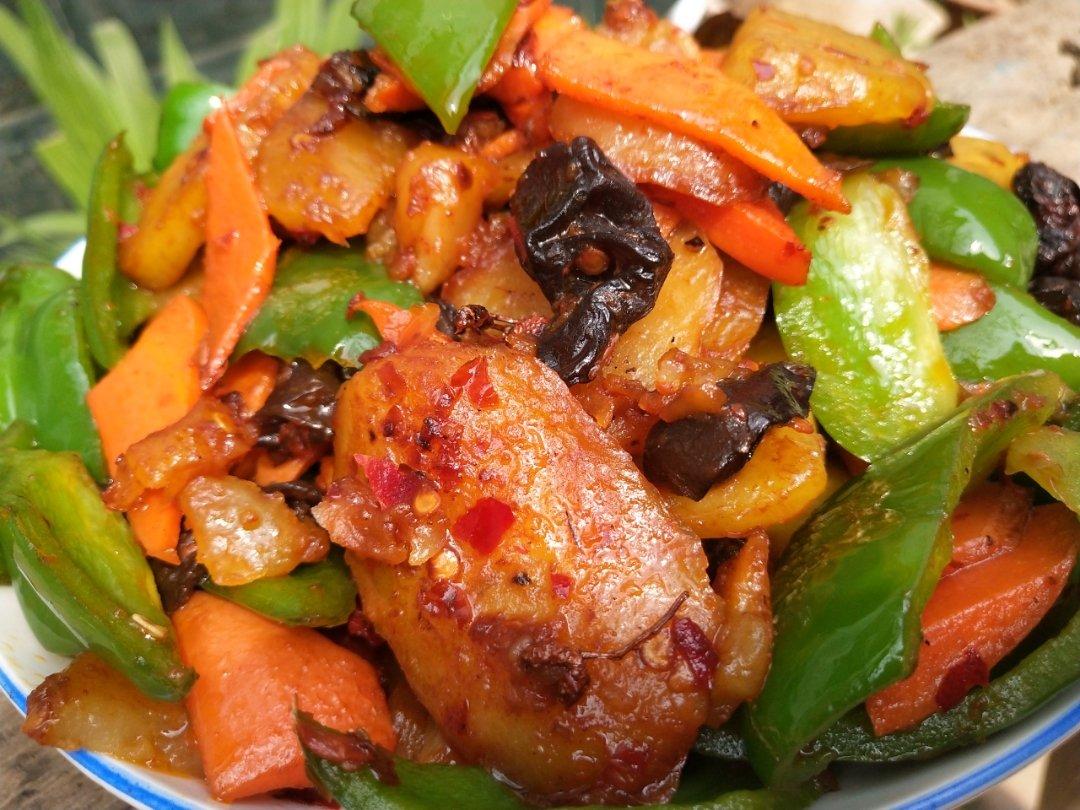 五花肉干煸土豆片