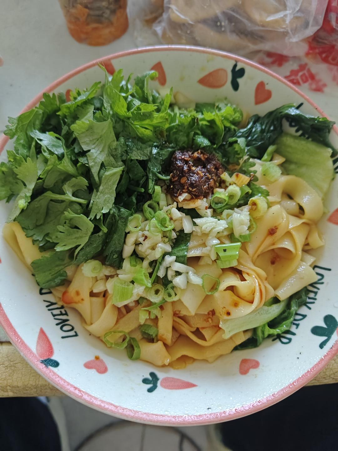 十分钟就能吃上的超简单油泼面