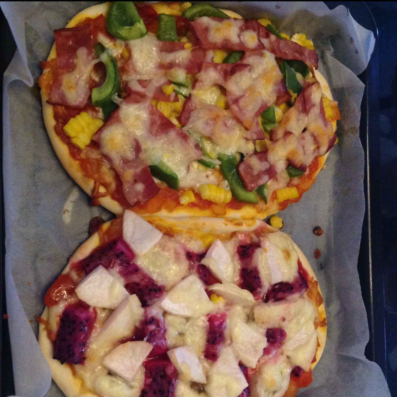 薄饼脆皮火腿pizza