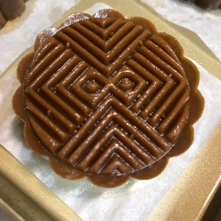 广式月饼—蛋黄莲蓉月饼