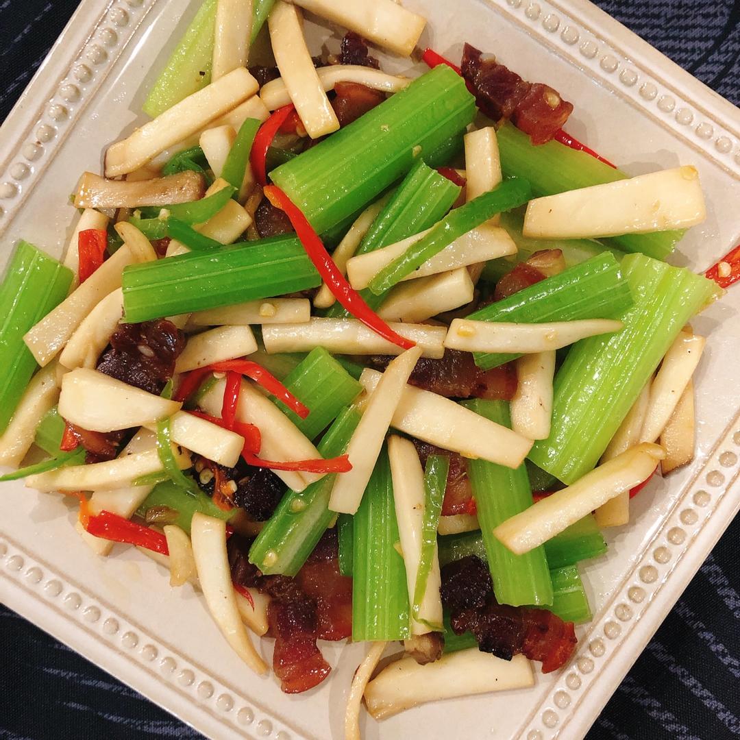 杏鲍菇炒芹菜