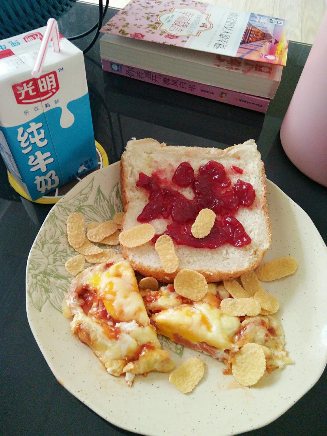 只需摆好材料去微波！惊艳全家的早餐端上桌：香肠奶酪烘蛋