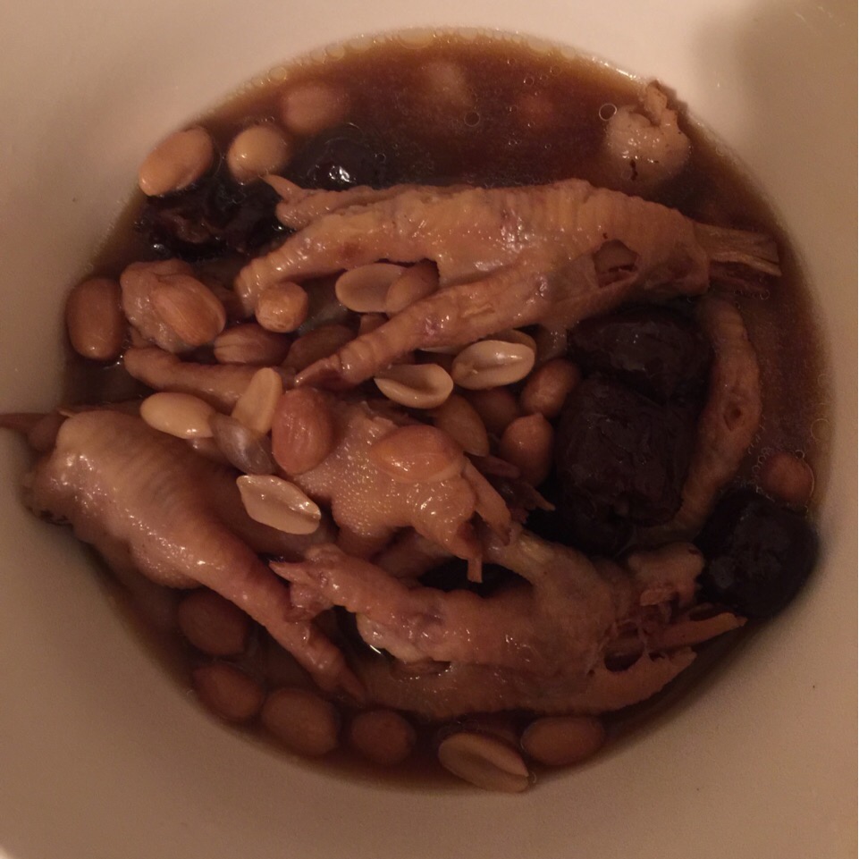红枣花生煲鸡爪