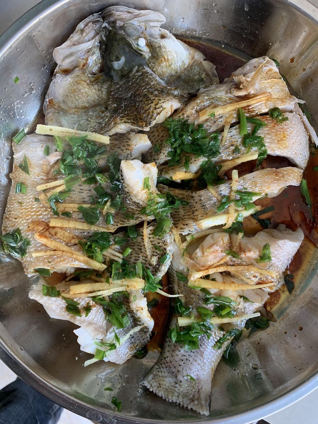 清蒸鲈鱼的做法