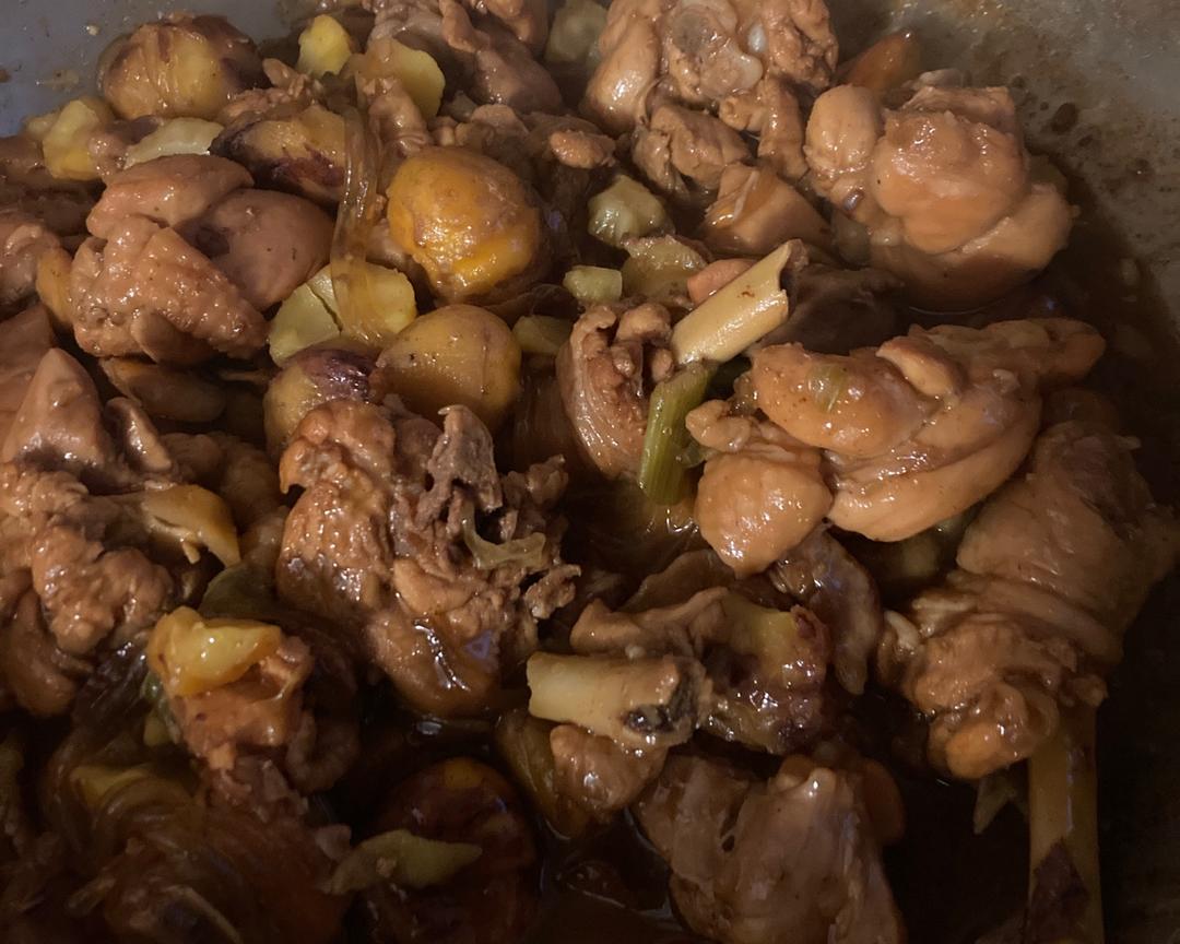 板栗炖鸡的做法