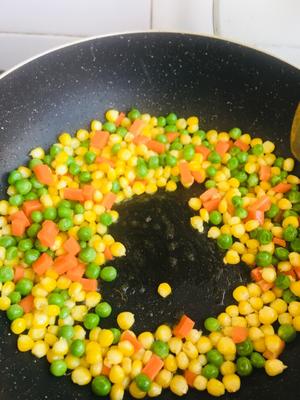 香嫩玉米炒豌豆的做法 步骤4