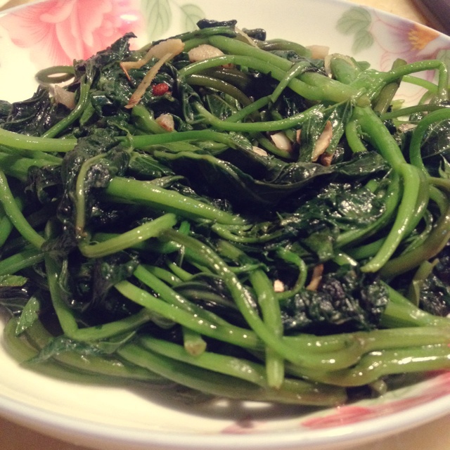 蒜炒红薯叶