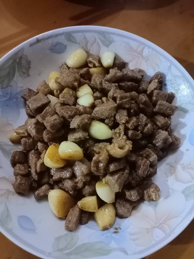 好吃到舔盘的蒜香黑椒牛肉粒