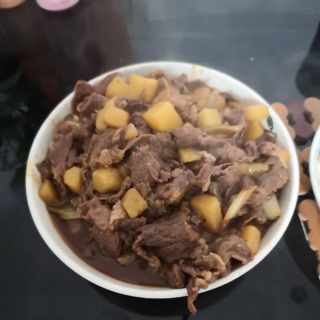 好吃到舔碗底的土豆肥牛拌饭