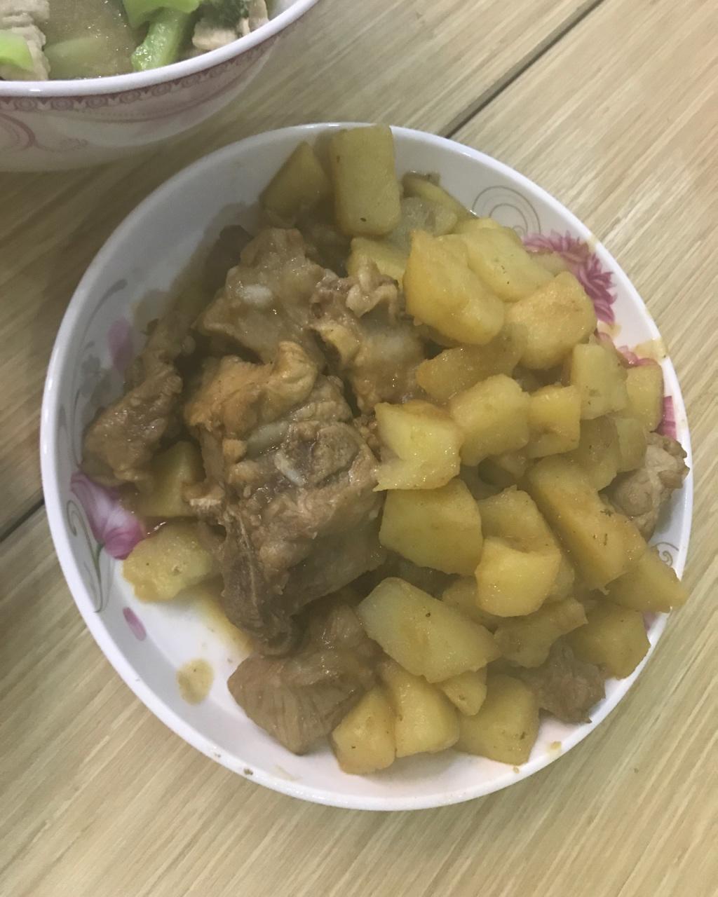 薯仔焖排骨