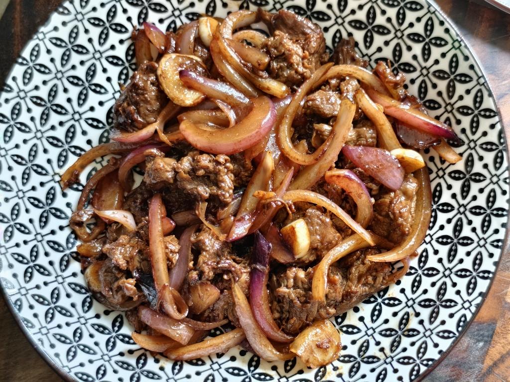 孜然牛肉（👈孜然肉片向左，吉野家向右👉）