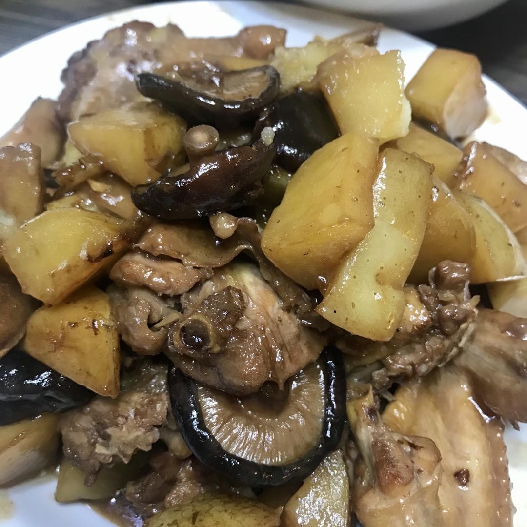 土豆香菇焖鸡（超下饭！零失败！)