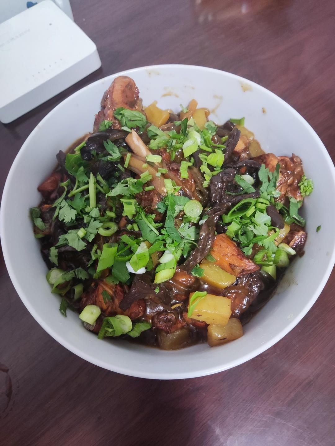 小鸡炖蘑菇(注意一步操作就香气沁人)