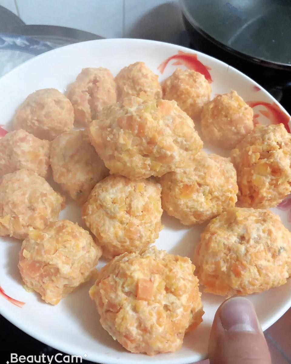 狗狗简易食谱-胡萝卜鸡肉丸