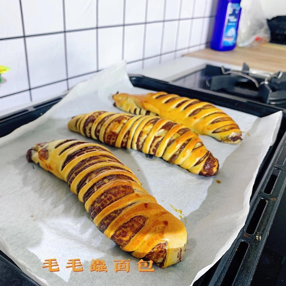 毛毛虫豆沙面包卷