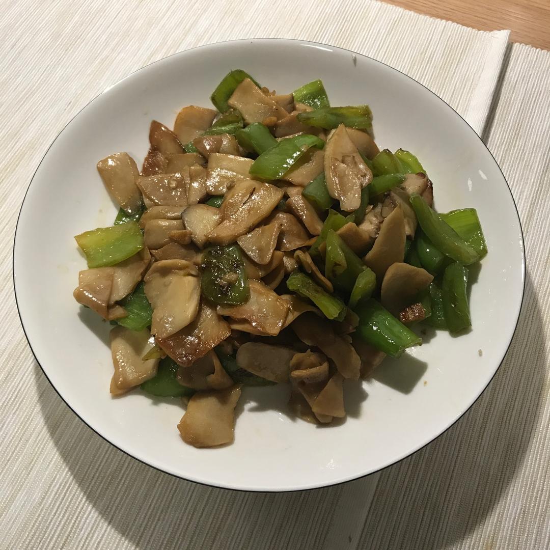 青椒素炒杏鲍菇