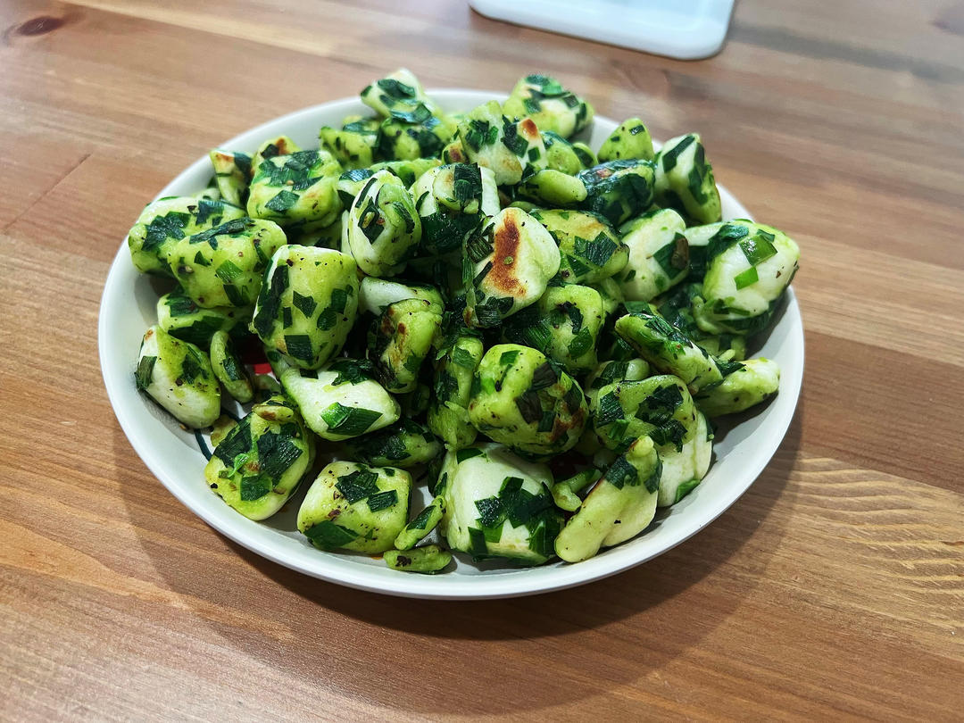 韭菜鸡蛋香煎小馒头