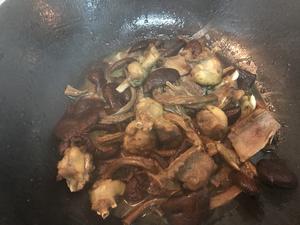 茶树菇焖鸭肉的做法 步骤4
