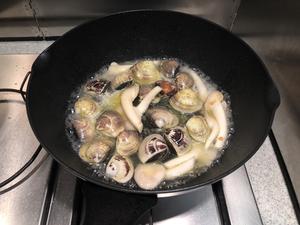 香蒜白酒蛤蜊義大利麵的做法 步骤7