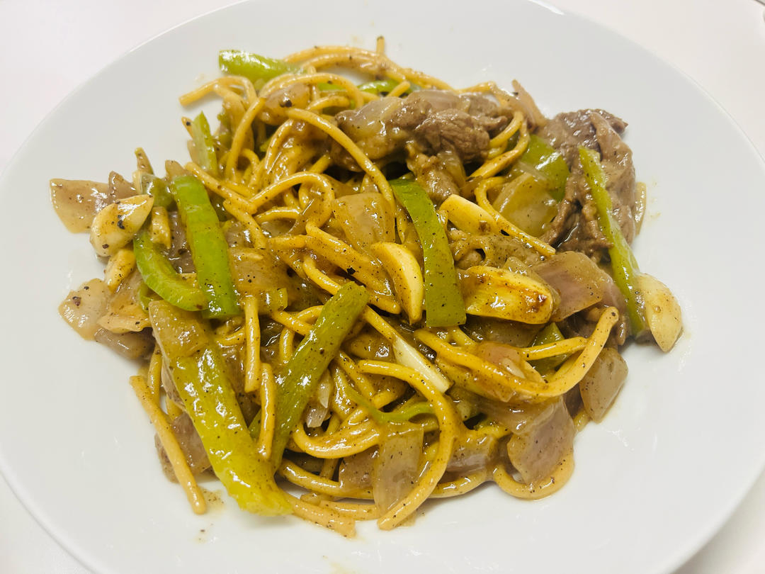 西餐厅的黑椒牛柳意面（附秘制黑椒汁做法）