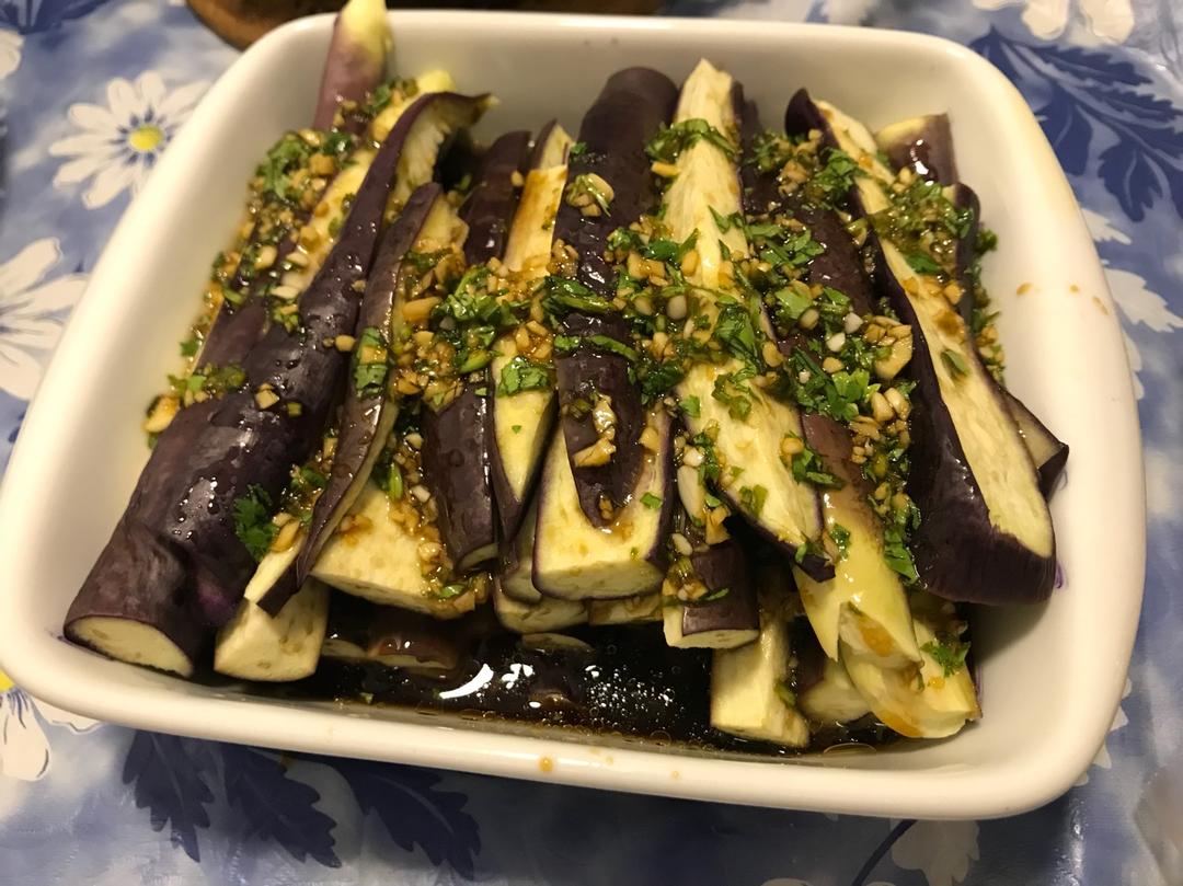蒜泥拌蒸茄条