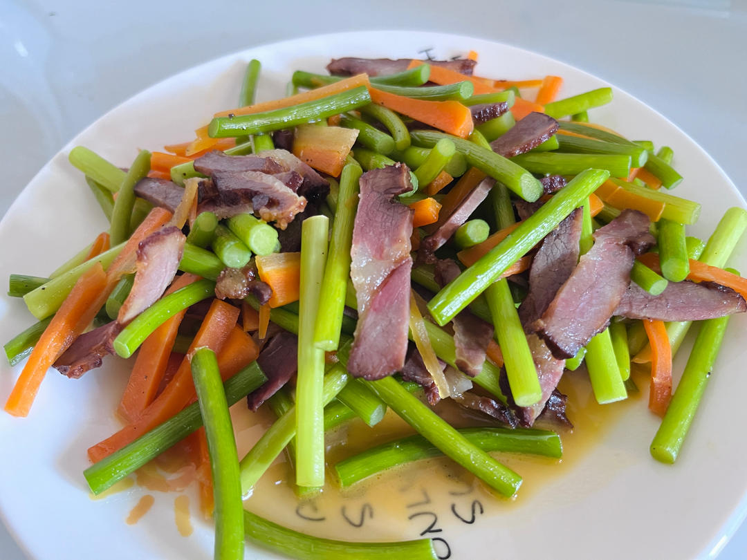 咸肉炒蒜苔