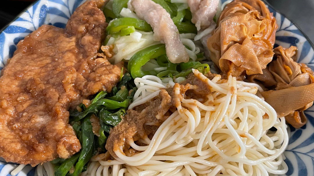 地道上海冷面-先蒸后煮风扇吹 本帮三丝辣肉浇