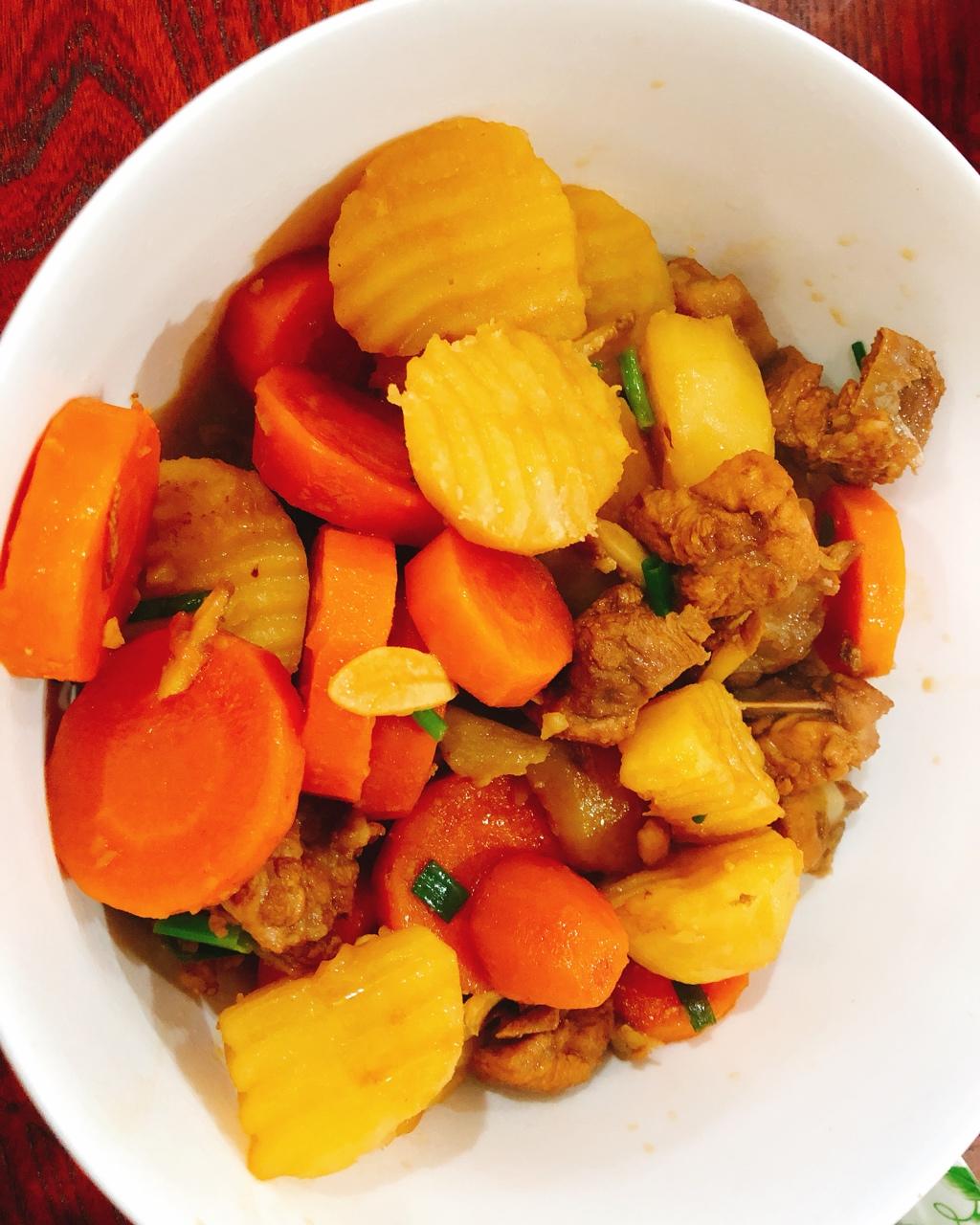 土豆胡萝卜烧排骨