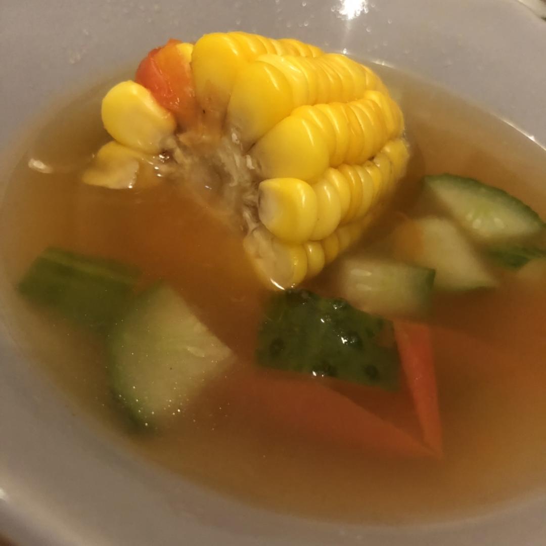 番茄玉米蔬菜汤