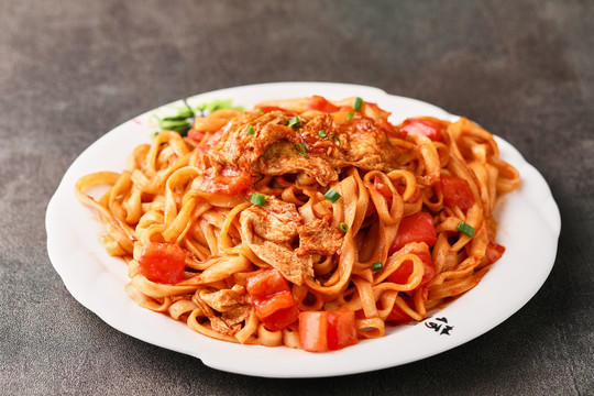 西红柿炒刀削面