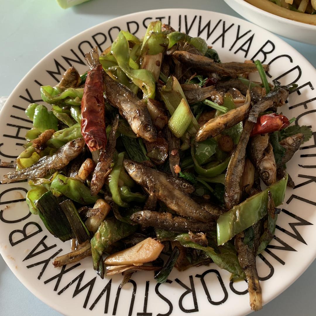 香辣小鱼干