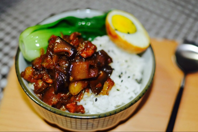 洋葱酥卤肉饭