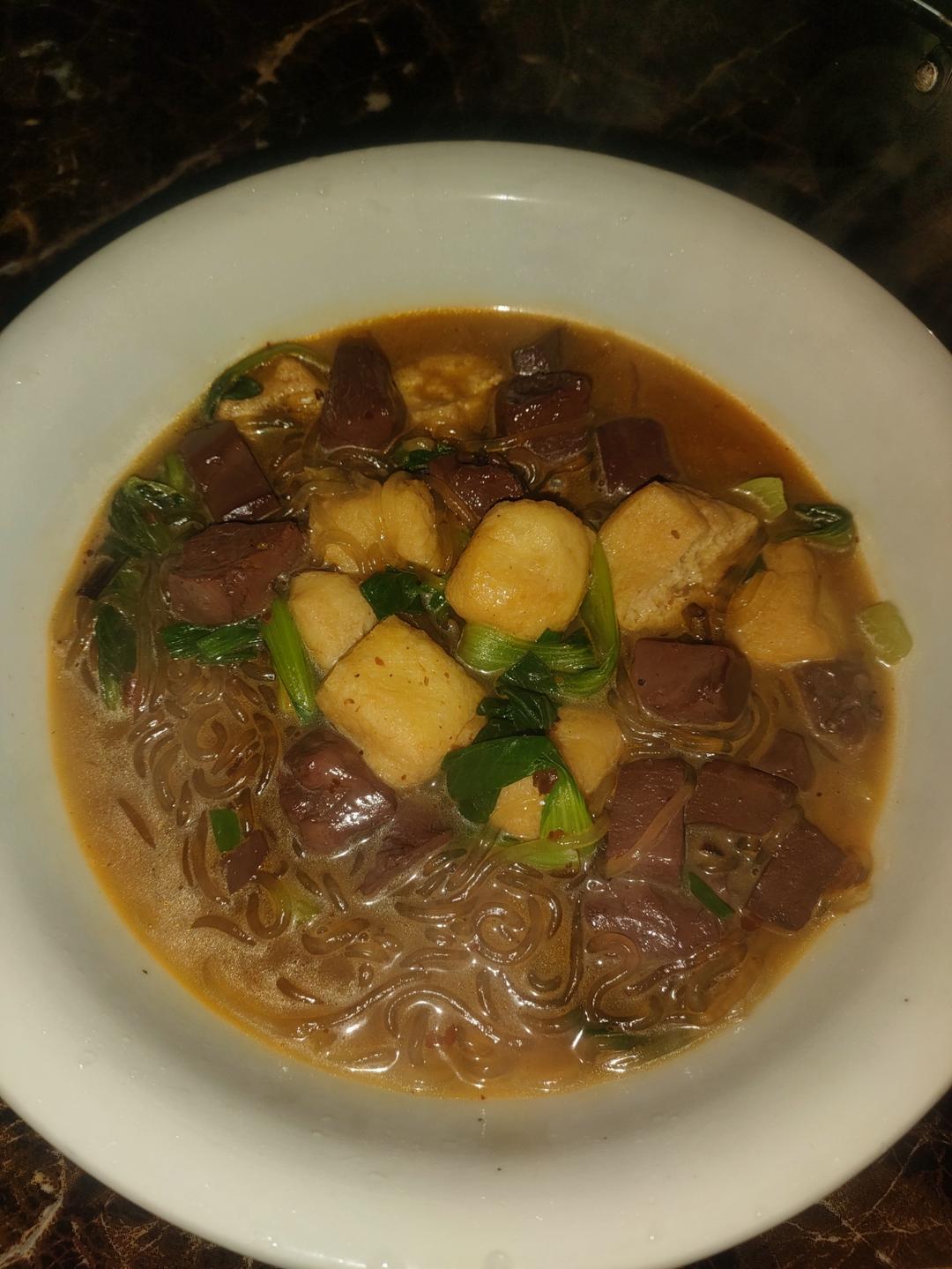 补铁鸭血粉丝汤