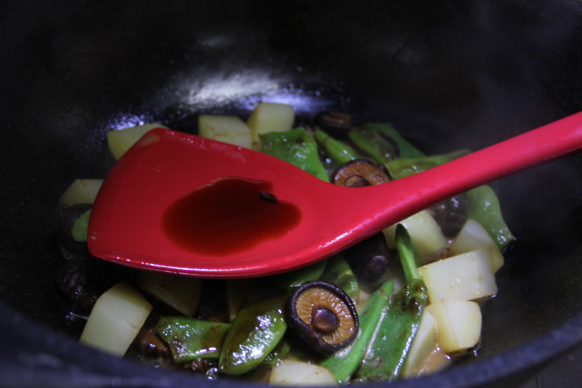 香菇豆角炖土豆的做法 步骤7