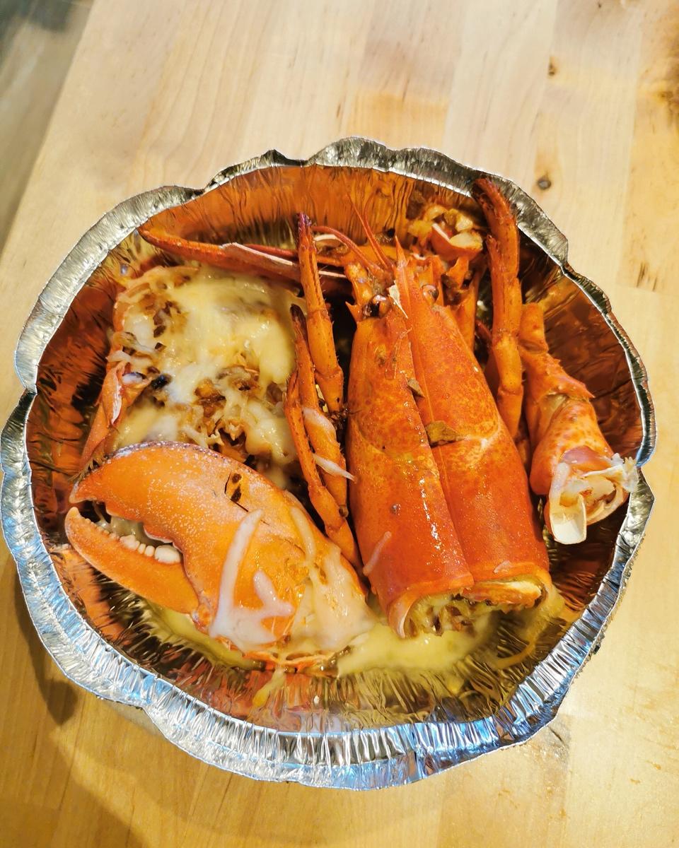 蒜蓉芝士焗波士顿龙虾