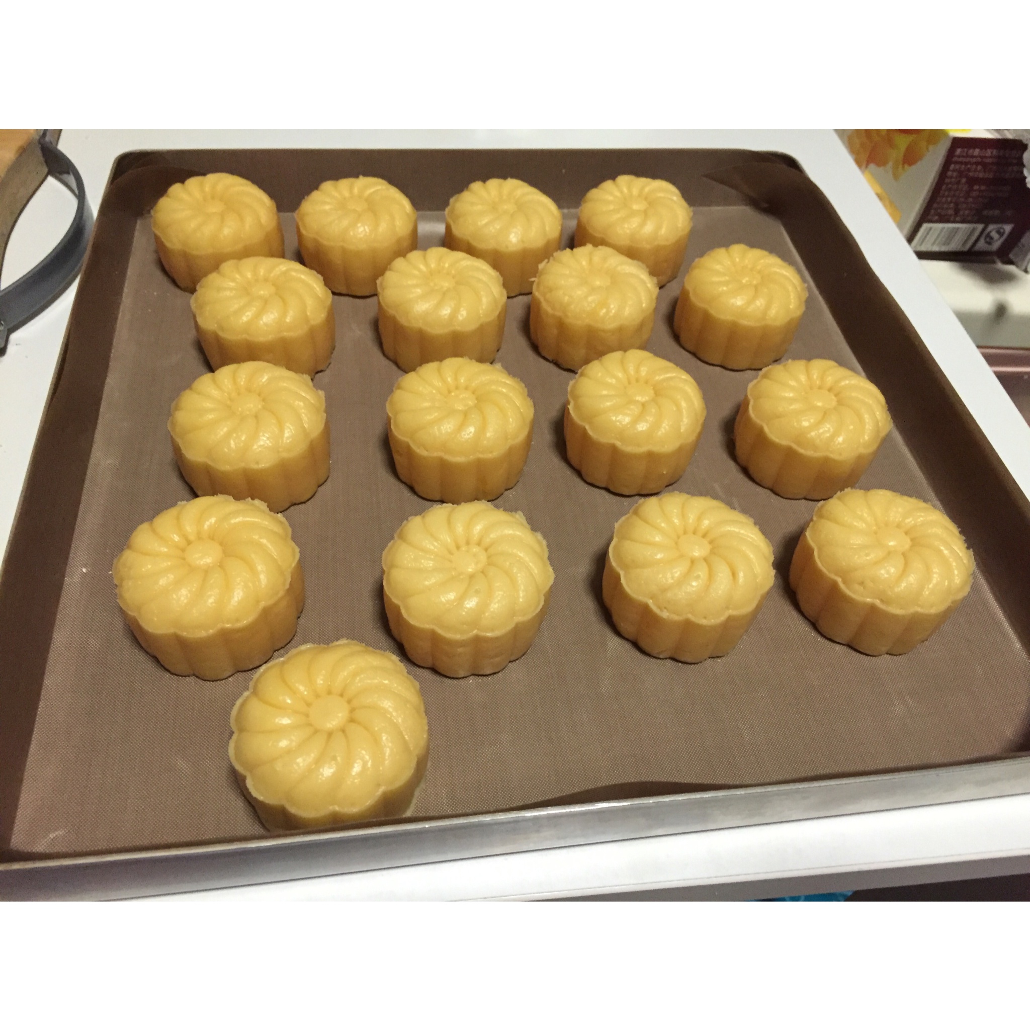 半岛奶黄月饼改良版----魔都敏家酥皮奶黄月饼