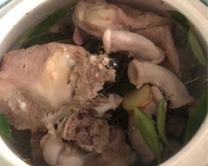 清肺火：石橄榄筒骨小肠汤的做法 步骤5