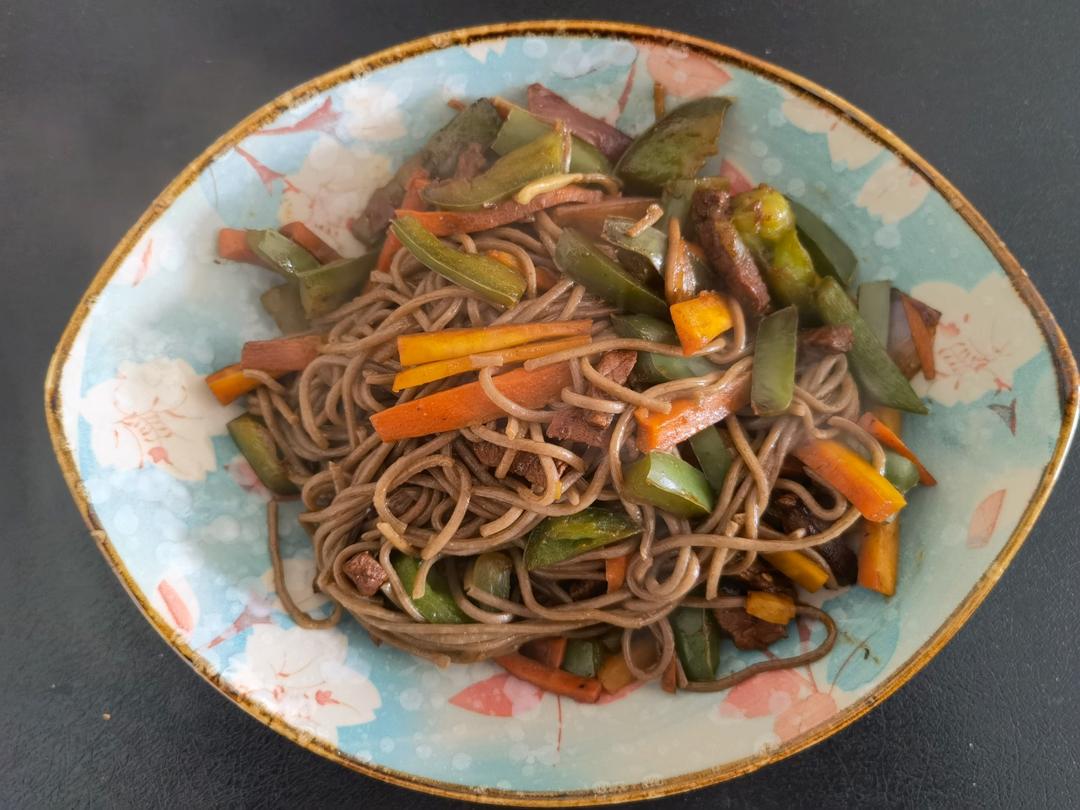 黑椒牛柳乌冬面