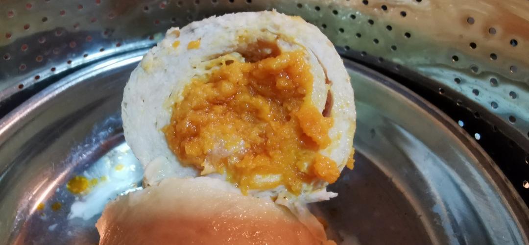 腐鸡咸蛋馅肉卷