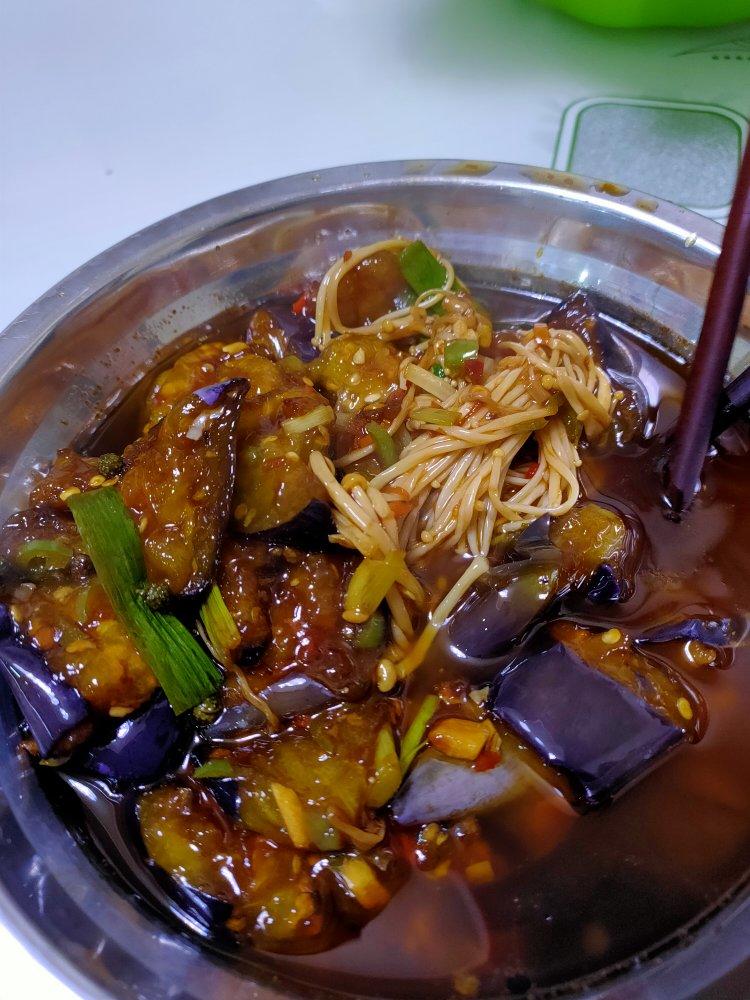 红烧茄子（佐西红柿尖椒）