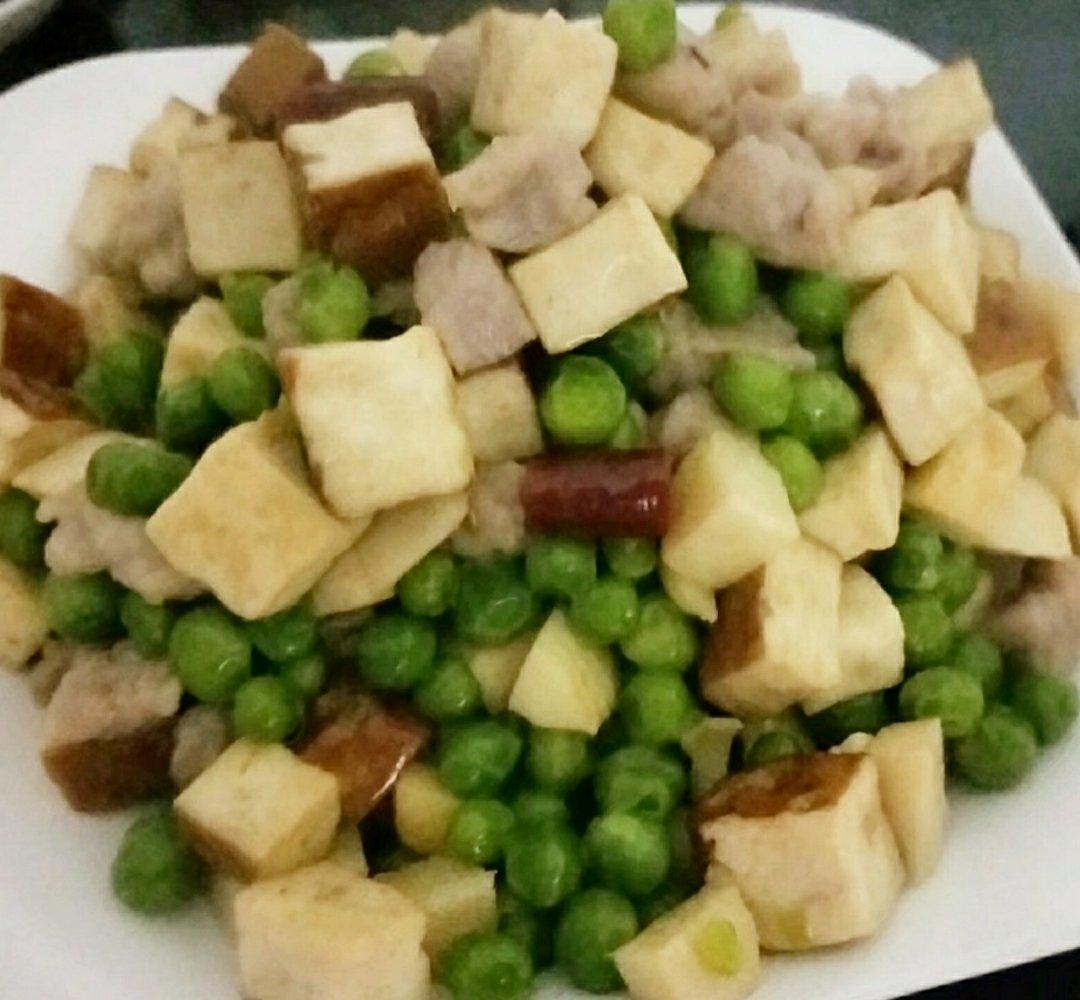 青豌豆炒肉丁