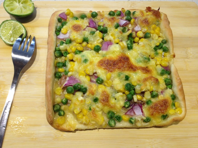 薄饼脆皮火腿pizza