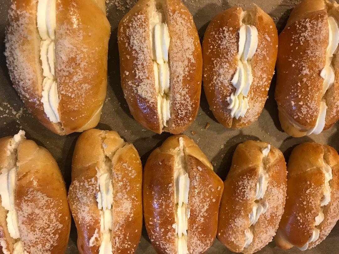 草莓甜心面包（酸奶奶油霜）