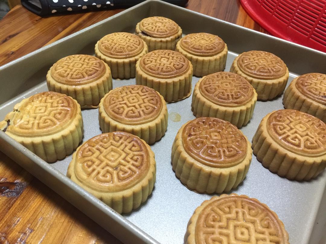广式月饼—蛋黄莲蓉月饼