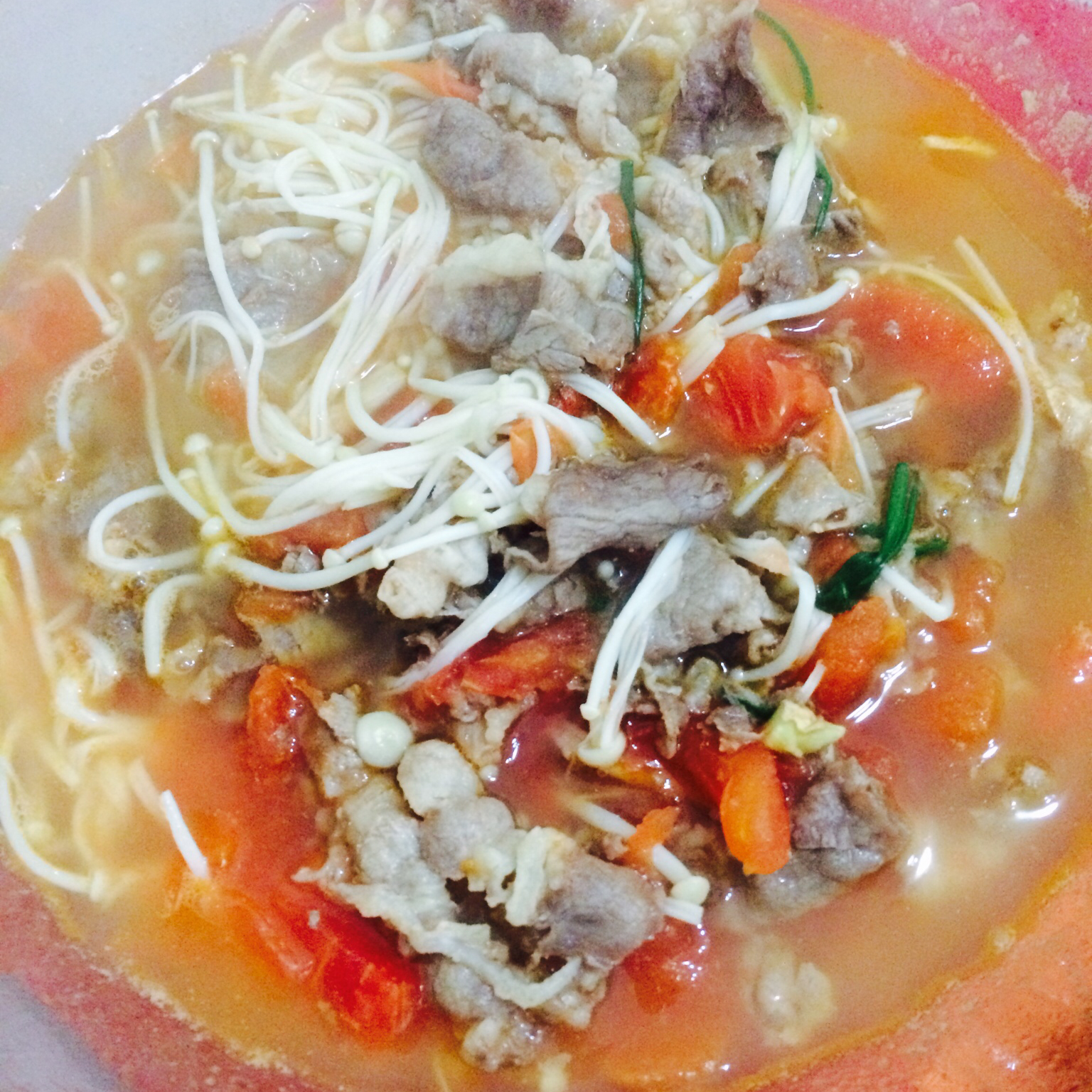 金针菇肥牛番茄锅