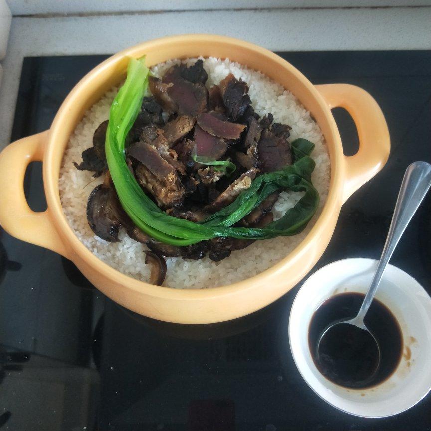 腊味煲仔饭，20分钟饭菜同出