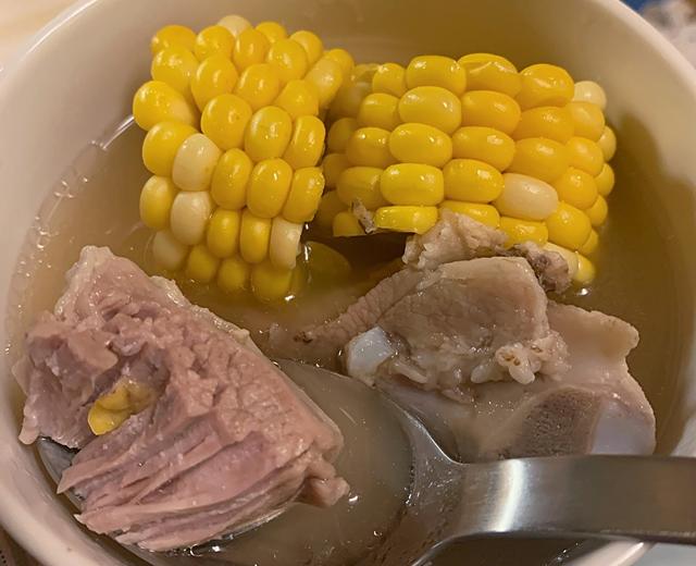 宿舍电煮锅美食——简单但好味的玉米筒骨汤