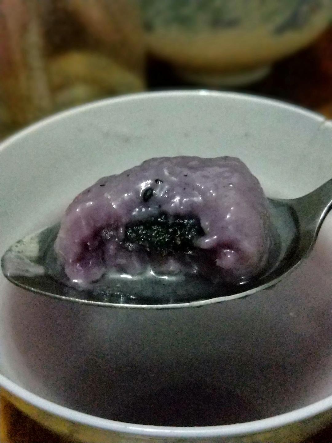 紫薯黑芝麻汤圆