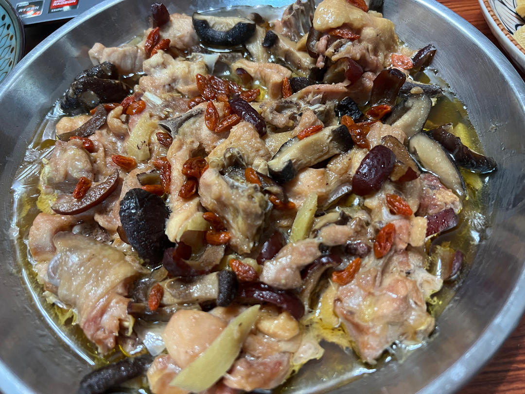 广式家常菜香菇蒸鸡，鲜嫩又方便百吃不厌